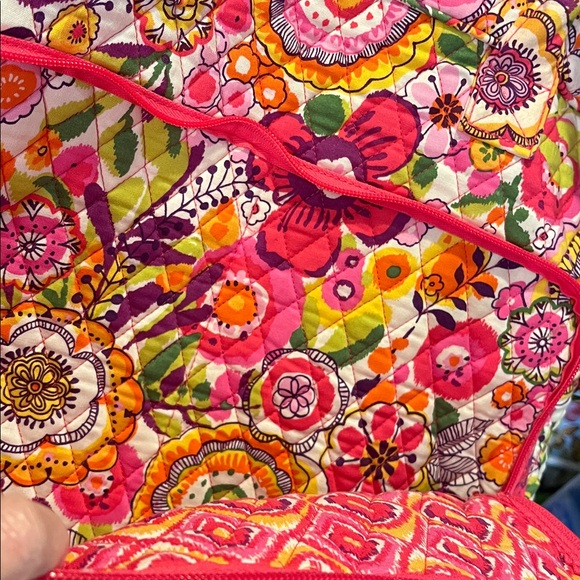 Vera Bradley in “Clementine Floral”Quilted Design Bag. Lots of Room with Strap. - Picture 4 of 12